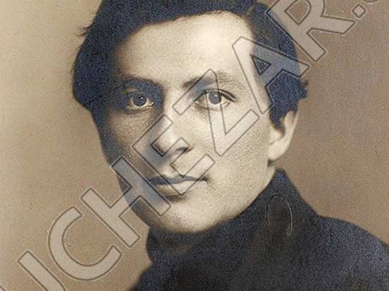 Александр Жаров