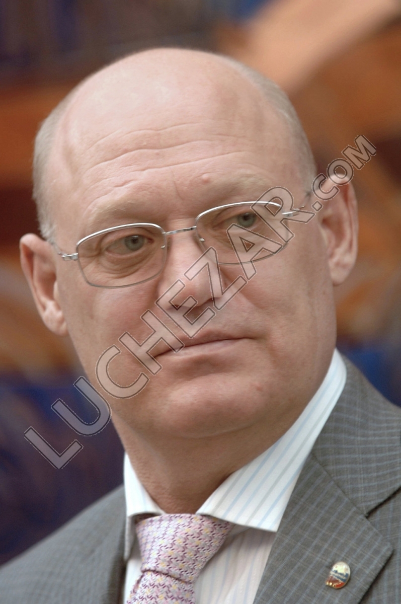 Владимир Петров