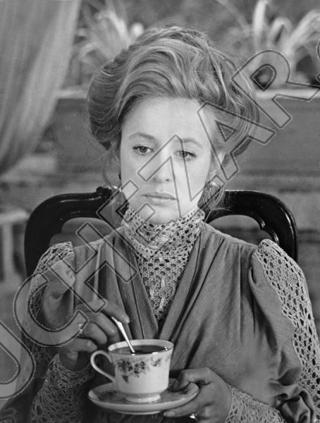 Марина Неёлова