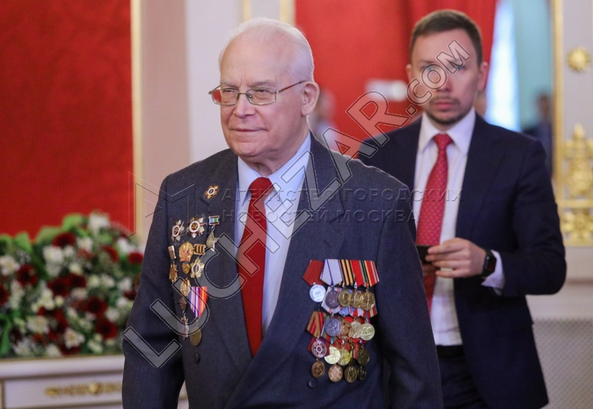 Виктор Рухманов