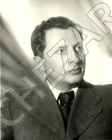 Александр Жаров