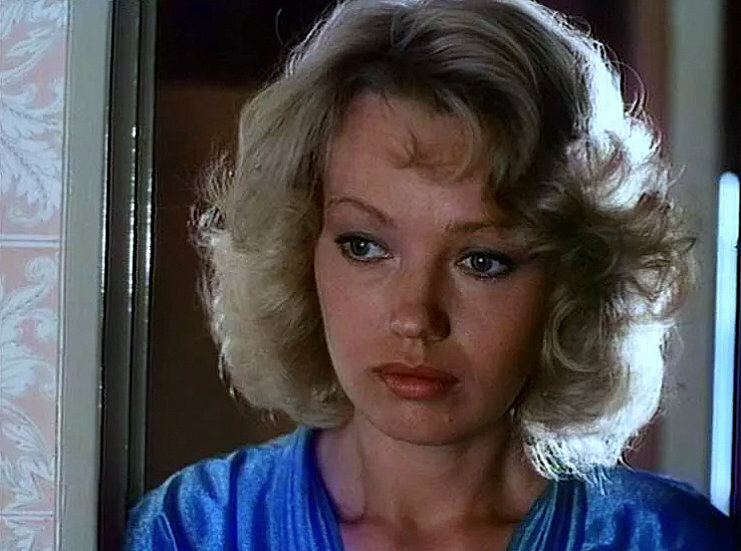 Елена Попова