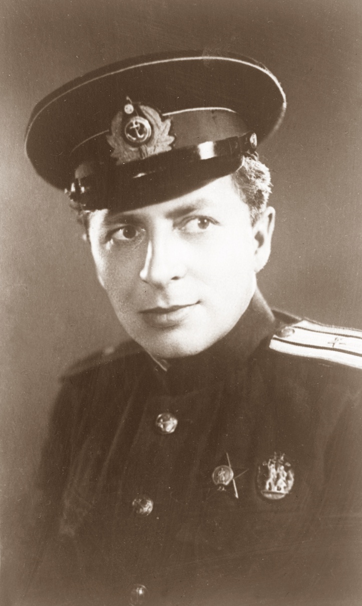 Александр Жаров