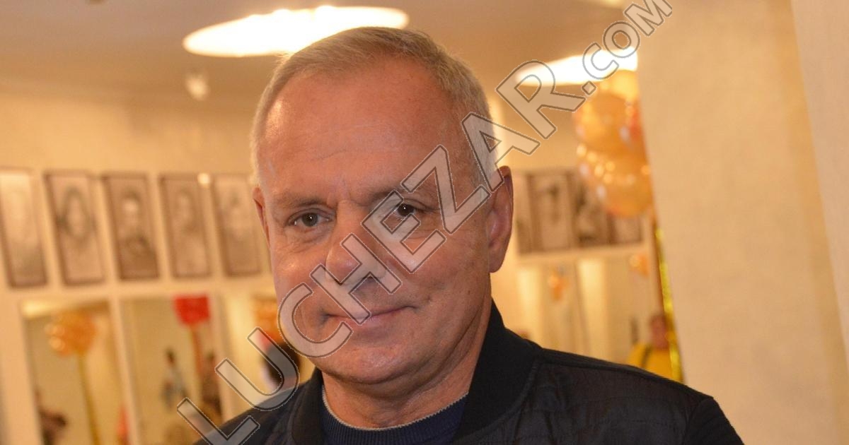 Александр Мохов