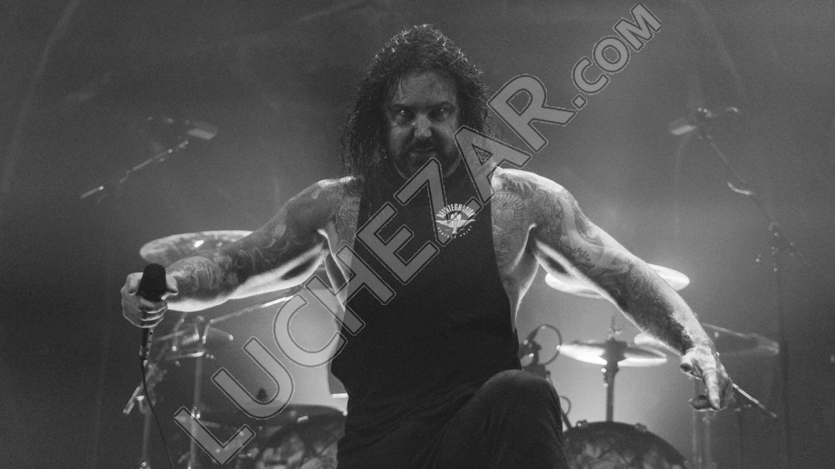 Тим Ламбезис (Tim Lambesis)