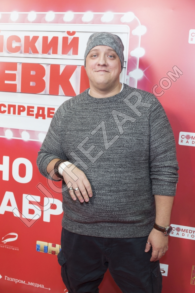 Роман Попов