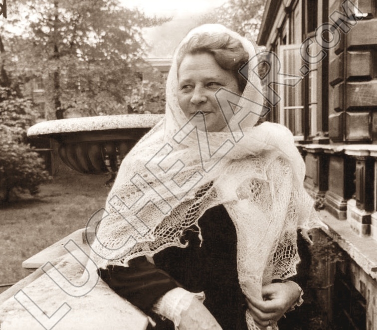 Алла Тарасова