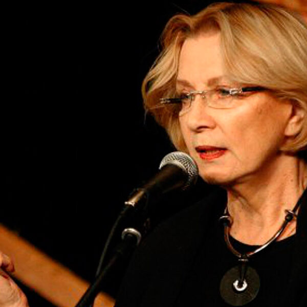 Алла Демидова