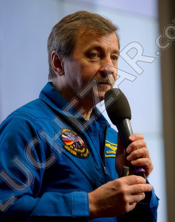Александр Лазуткин